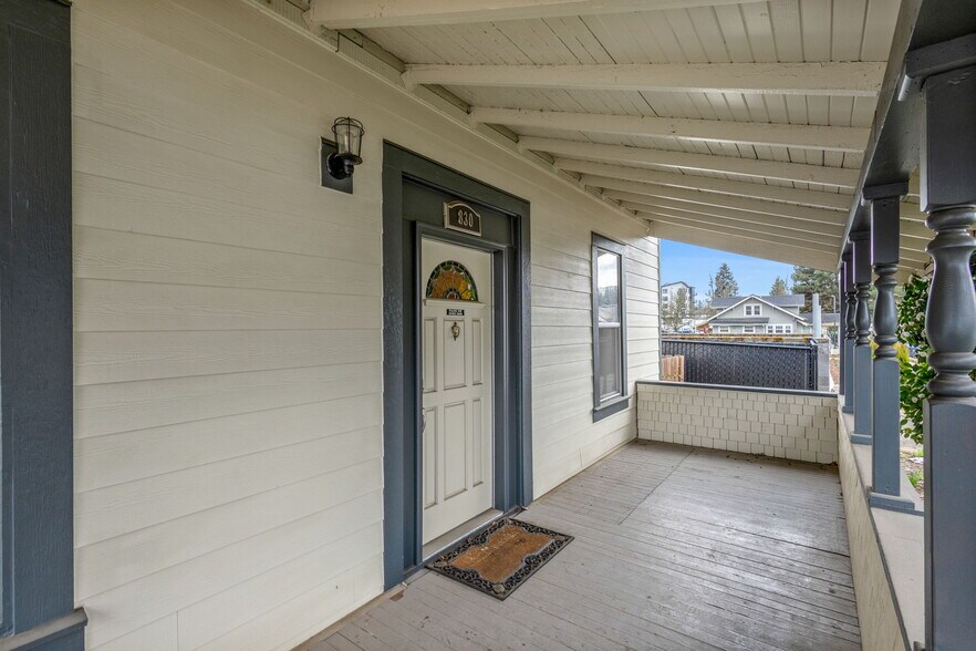 More Photos Of 830 Saginaw St S, Salem Medical For Sale