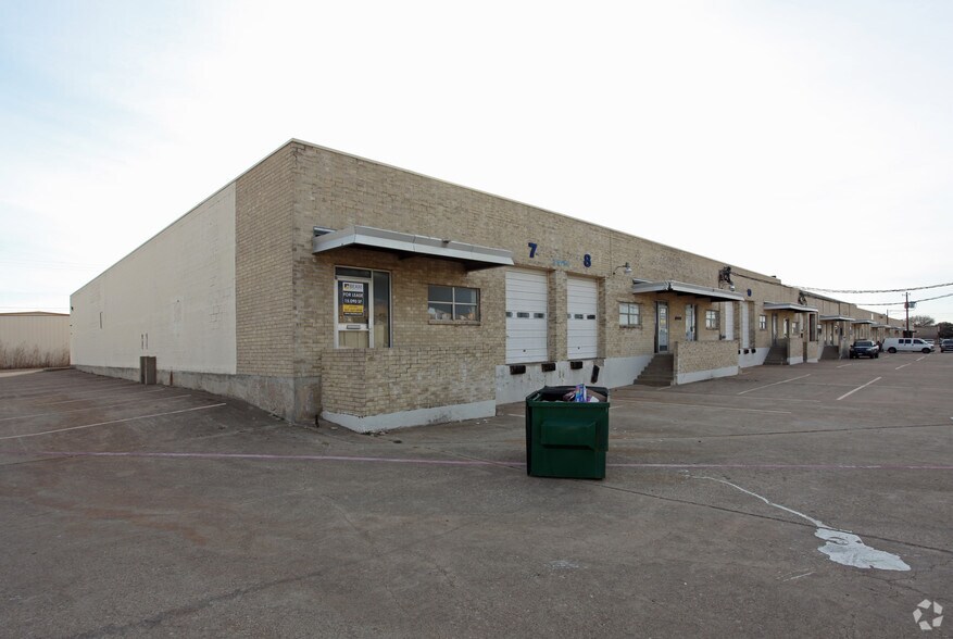 More Photos Of 11414-11444 Chairman Dr, Dallas Distribution For Lease