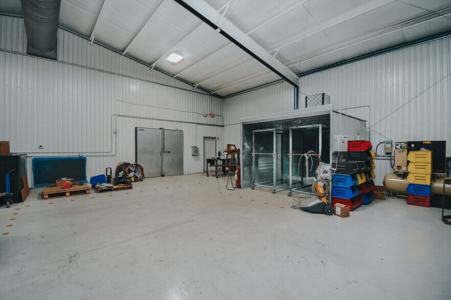 More Photos Of 13102 N Navarro St, Victoria Flex For Sale