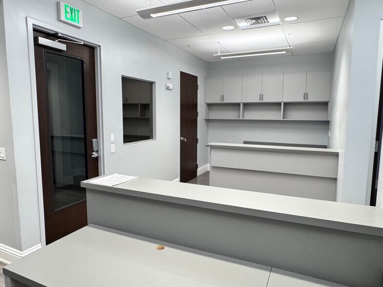 More Photos Of 1110 Pine Ridge Rd, Naples Office For Sale