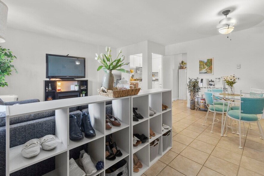 More Photos Of 27 King St E, Brockville General Retail For Sale