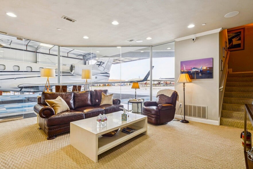 More Photos Of 15809 Addison Rd, Addison Airplane Hangar For Sale