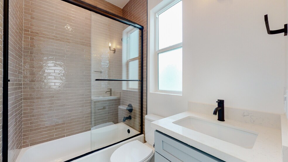 More Photos Of 525 N Normandie Ave, Los Angeles Apartments For Sale
