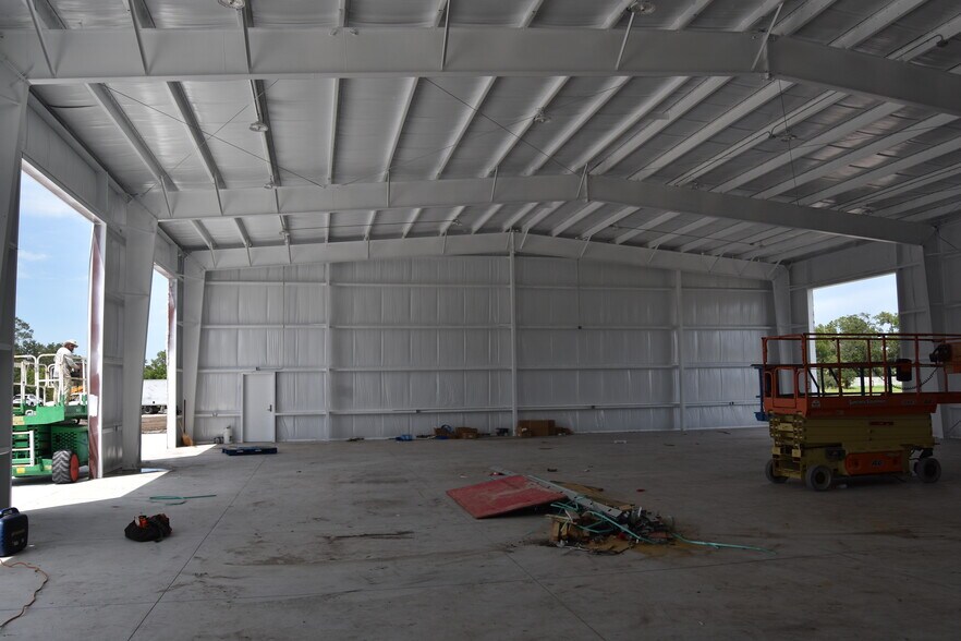 More Photos Of 7125 114th Ave, Largo Warehouse For Lease