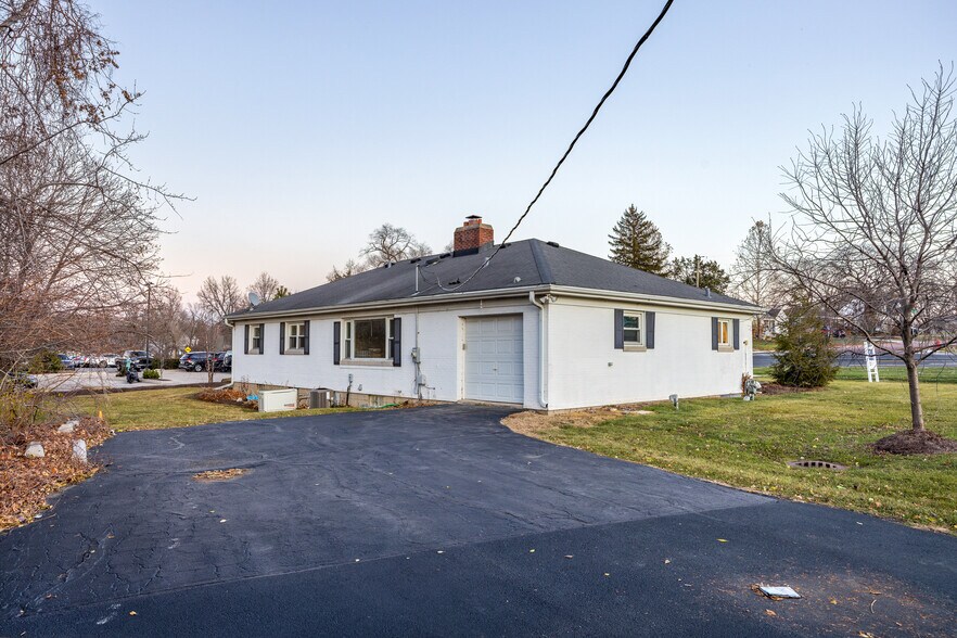 More Photos Of 704 E 9th St, Lockport Medical For Lease