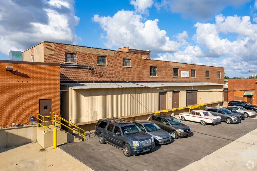 Primary Photo Of 5540 N Northwest Hwy, Chicago Warehouse For Sale