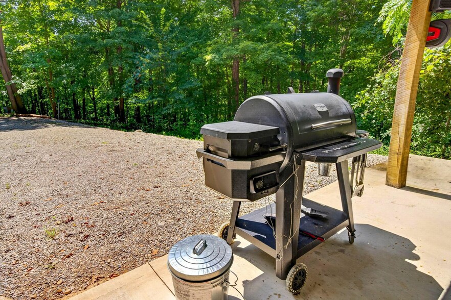 More Photos Of 21360 State Route 327, Laurelville Specialty For Sale