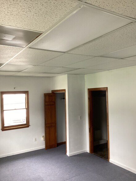 More Photos Of 1573 Folly Rd, Charleston Self Storage For Lease