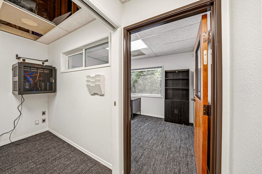 More Photos Of 710 Jefferson Ave, Ashland Light Manufacturing For Lease