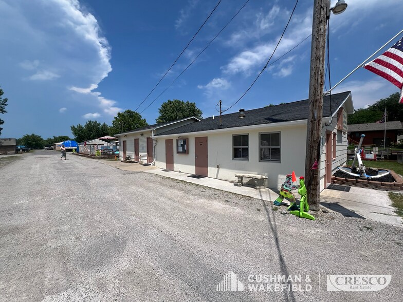 More Photos Of 921 W River Rd, Vermilion Marina For Sale