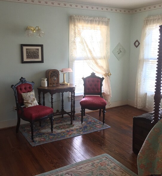 More Photos Of 611 W Woldert St, Tyler Hospitality For Sale