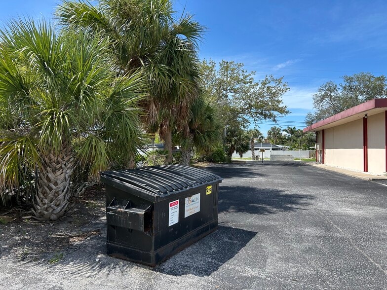 More Photos Of 501-527 S Paula Dr, Dunedin Office For Lease