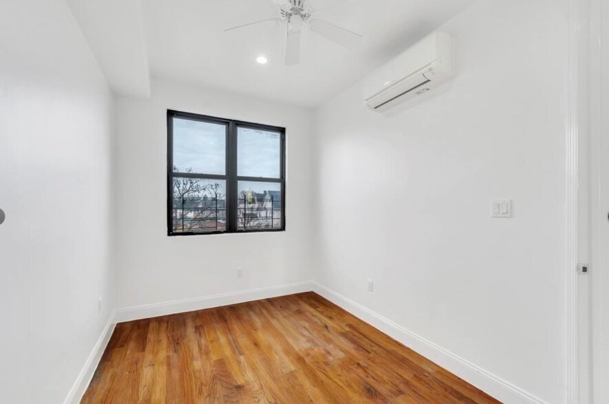 More Photos Of 12511 101st Ave, South Richmond Hill Apartments For Sale