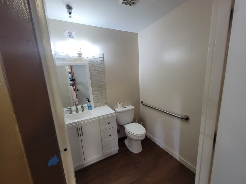 More Photos Of 5850 SE Abshier Blvd, Belleview Storefront Retail Office For Lease