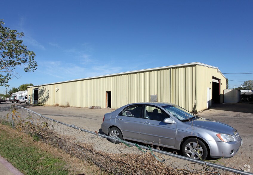 More Photos Of 5150 Boyd Blvd, Rowlett Warehouse For Lease