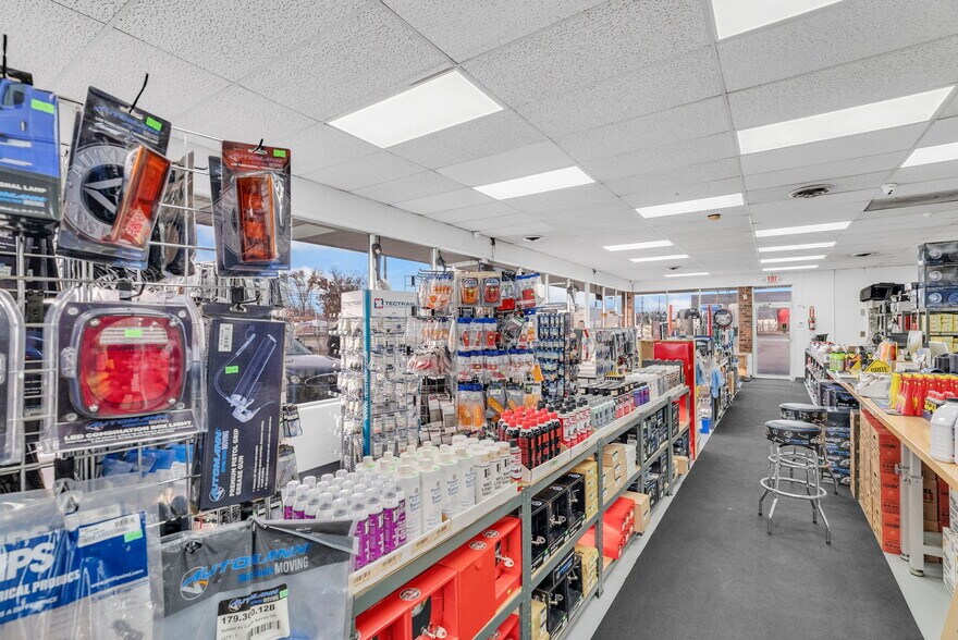 More Photos Of 1475 S Newburgh Rd, Westland Light Distribution For Sale