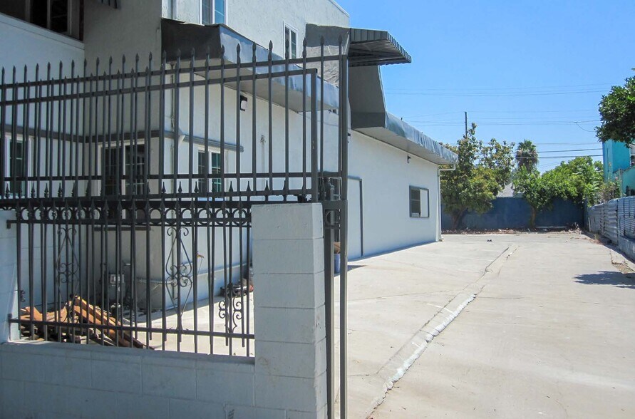 More Photos Of 2440 Daly St, Los Angeles Storefront For Sale