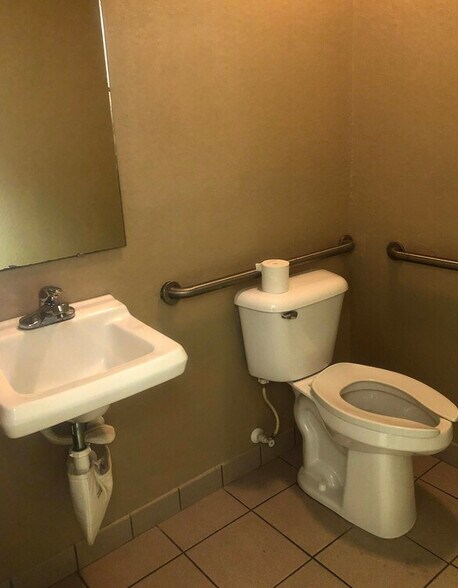 More Photos Of 15437 S US Highway 441, Summerfield Medical For Lease