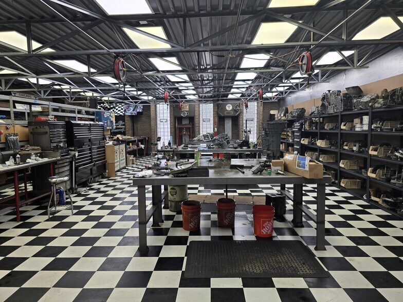 More Photos Of 7525 N Wolcott Ave, Chicago General Retail For Sale