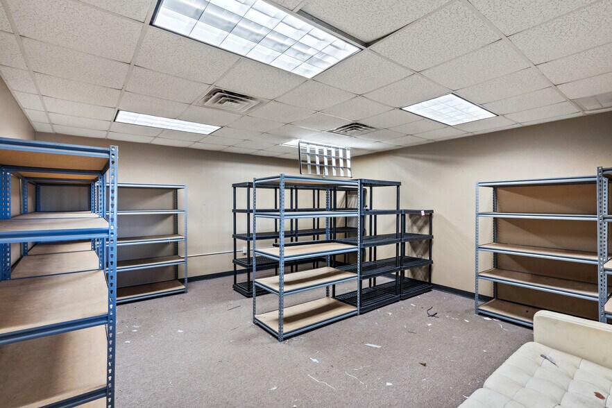 More Photos Of 8602 Broadway St, Galveston Warehouse For Sale