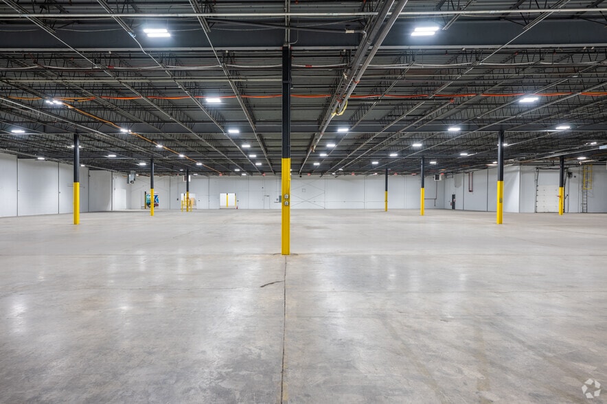 More Photos Of 60 Maple St, Mansfield Distribution For Lease