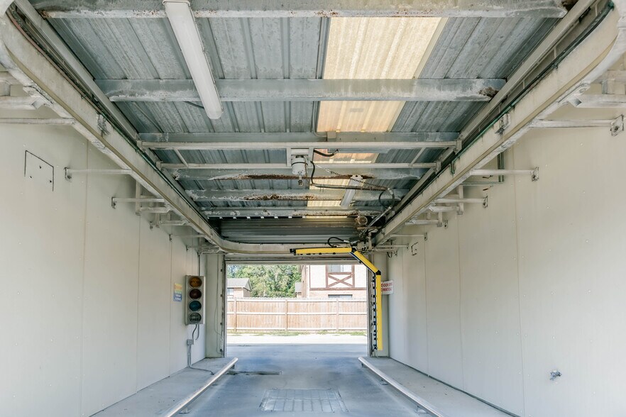 More Photos Of 410 Sherman St, Belleville Carwash For Sale