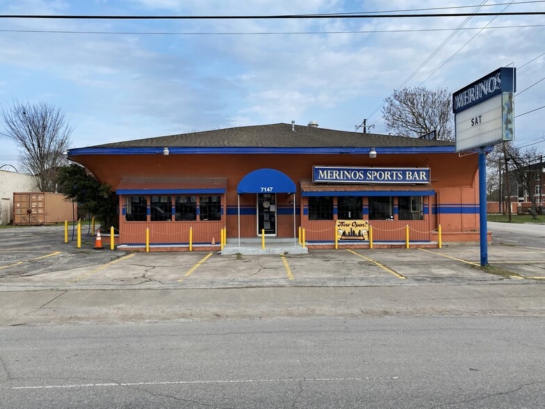 More Photos Of 7147 Harrisburg Blvd, Houston Restaurant For Sale