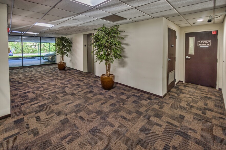 More Photos Of 619 Enterprise Dr, Oak Brook Medical For Sale