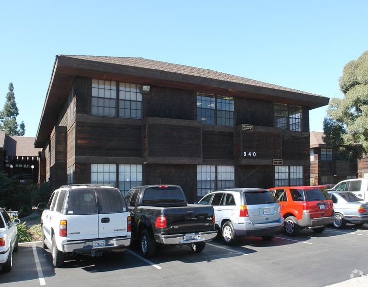 Primary Photo Of 940 W 17th St, Santa Ana Unknown For Lease