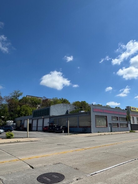 Primary Photo Of 2330 W Clybourn St, Milwaukee Manufacturing For Sale
