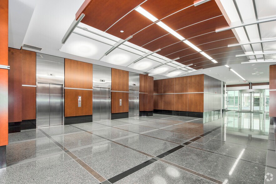 More Photos Of 1934 Old Gallows Rd, Vienna Office For Lease