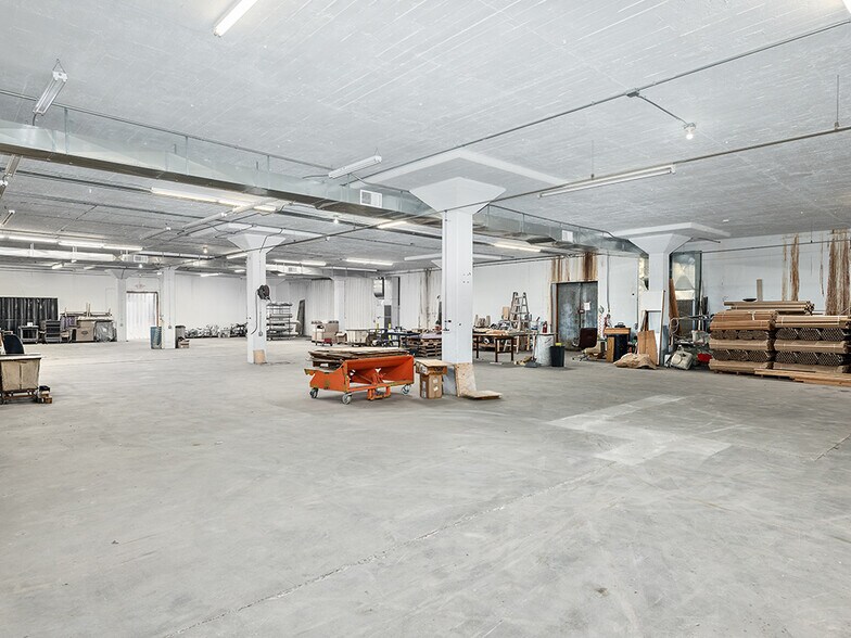 More Photos Of 701 Oriole Dr, Hendersonville Warehouse For Sale