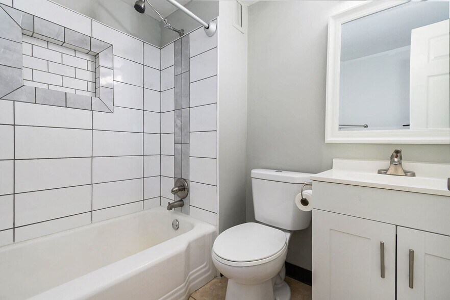 More Photos Of 4339 Roanoke Pkwy, Kansas City Apartments For Sale