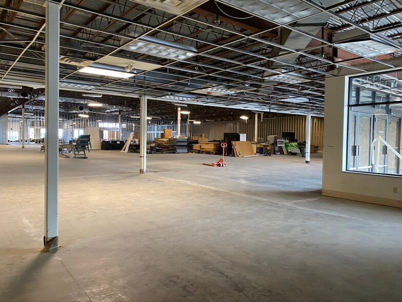 More Photos Of 55 Lake Blvd, Redding Department Store For Lease