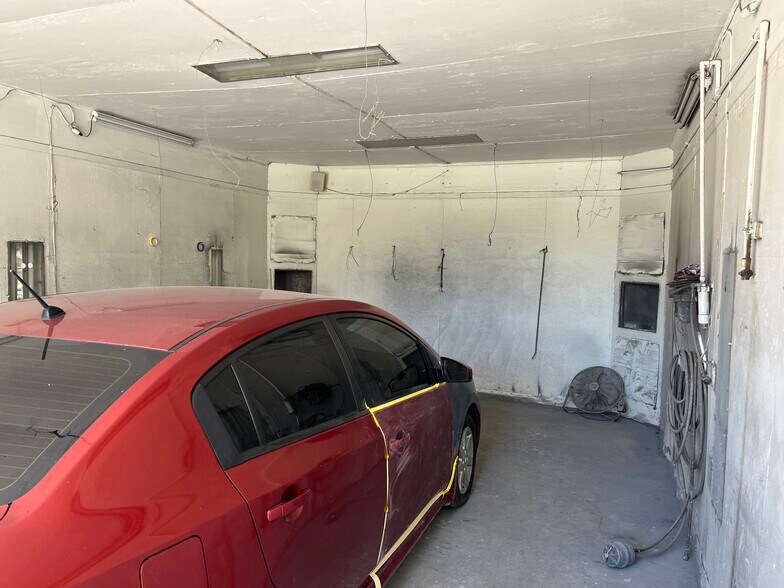 More Photos Of 462 E Reba McEntire Ave, Stringtown Flex For Sale