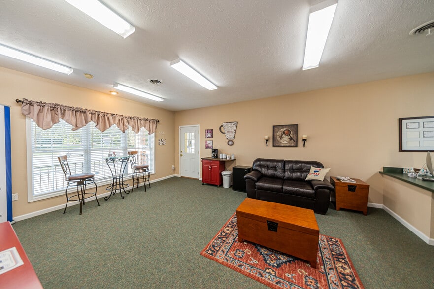 More Photos Of 2419 Broadway St, Mount Vernon Office For Sale