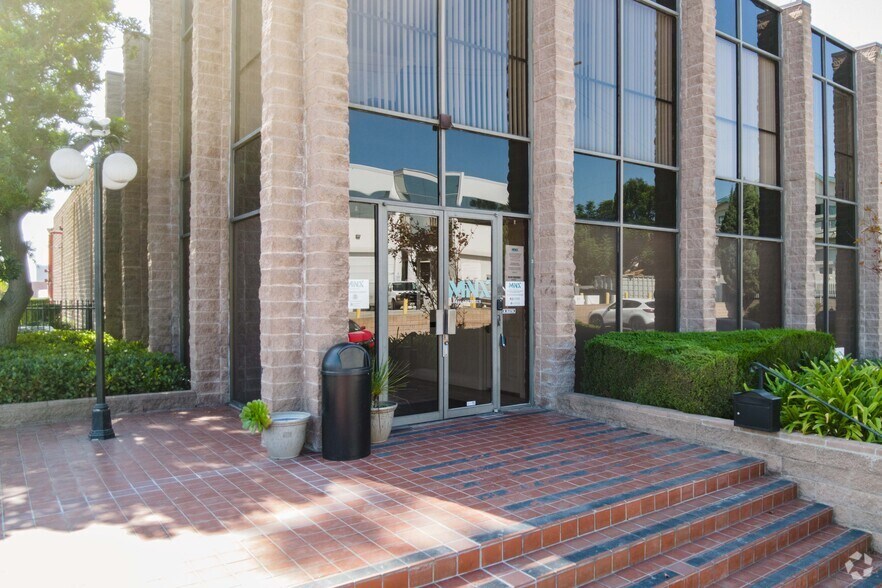 More Photos Of 8801 Bellanca Ave, Los Angeles Warehouse For Lease