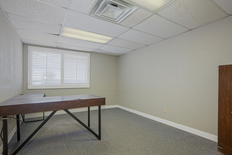 More Photos Of 3500 Confederate Rd, El Paso Warehouse For Sale