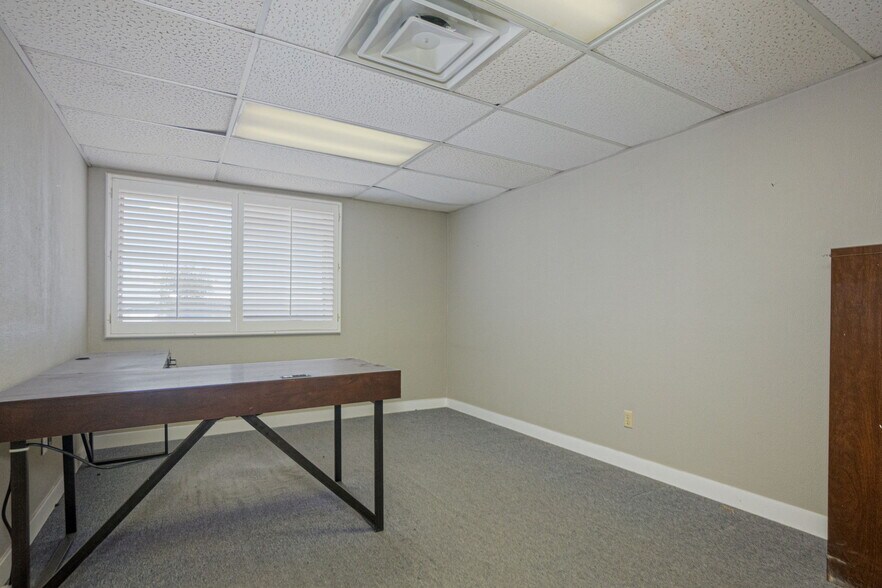 More Photos Of 3500 Confederate Rd, El Paso Warehouse For Sale