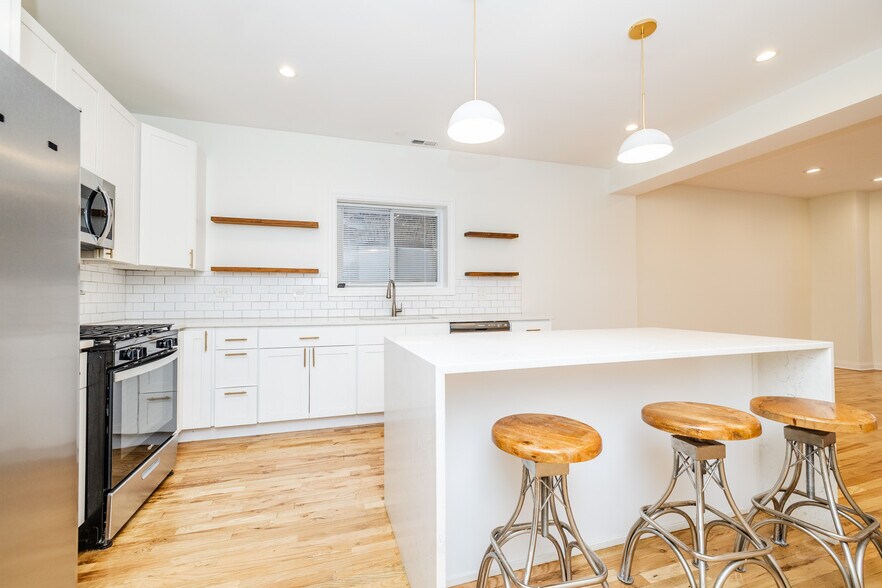 More Photos Of 6711 S Paxton Ave, Chicago Multifamily For Sale