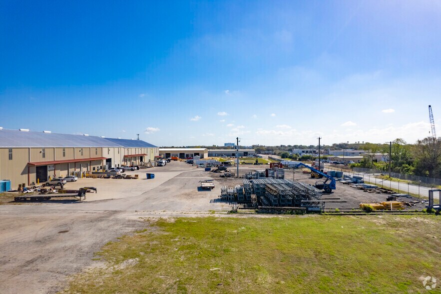 More Photos Of 5115 Shadowlawn Ave, Tampa Warehouse For Lease