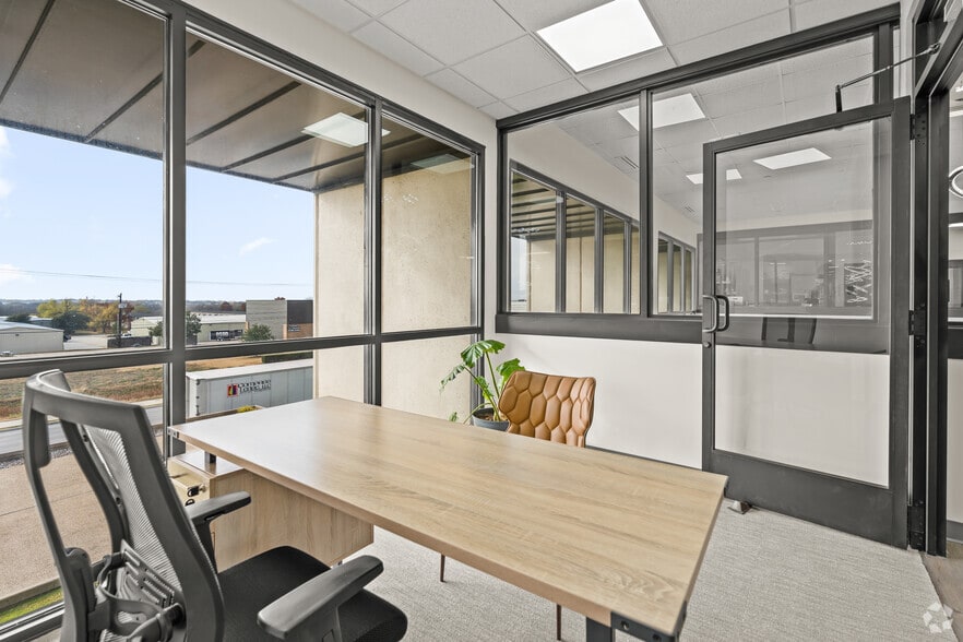 More Photos Of 5751 Kroger Dr, Fort Worth Office For Lease