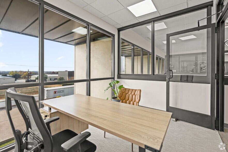More Photos Of 5751 Kroger Dr, Fort Worth Office For Lease