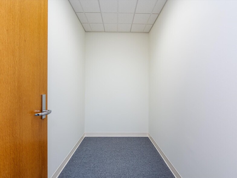 More Photos Of 1812 W Morehead St, Charlotte Office Residential For Lease