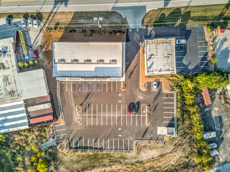 More Photos Of 1560 Veterans Memorial Pkwy, Saint Charles Unknown For Lease