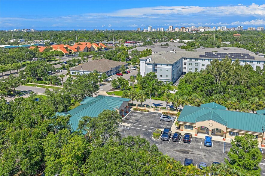 More Photos Of 202 N Rhodes Ave, Sarasota Office For Sale