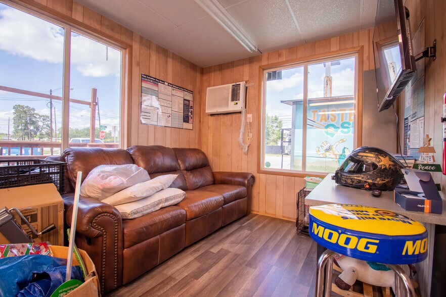 More Photos Of 539 N Frazier St, Conroe Auto Repair For Sale