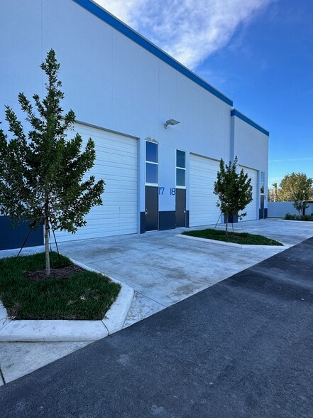 More Photos Of 15375 Corporate Rd N, Jupiter Industrial For Sale