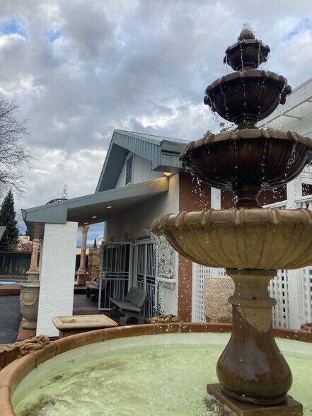 More Photos Of 870 Hartnell Ave, Redding Garden Center For Sale