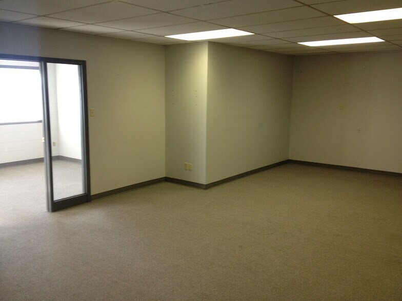More Photos Of 9730-9738 51st Ave NW, Edmonton Service For Lease
